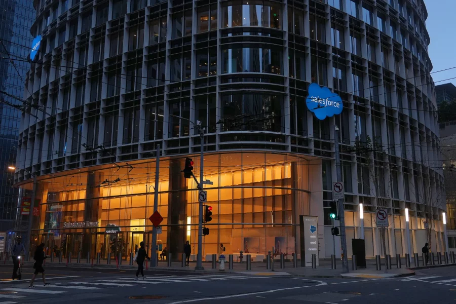 Salesforce将裁员10%，并将缩减办公空间